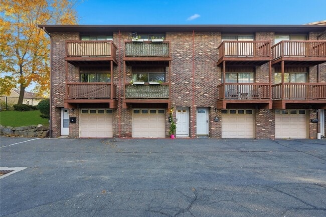 382 Knapps Hwy in Fairfield, CT - Foto de edificio - Building Photo