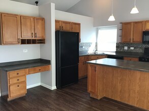 1559 Parkside Dr in Bolingbrook, IL - Building Photo - Building Photo