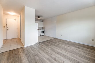 18 Seeley Drive in Toronto, ON - Building Photo - Interior Photo