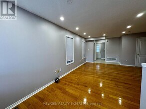 7422 Magistrate Terrace in Mississauga, ON - Building Photo - Building Photo