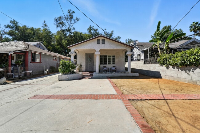 property at 5841 Arroyo Dr