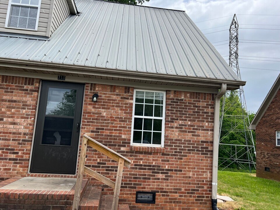 710 Dixie St in Lexington, NC - Building Photo