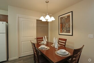 102 N Fowler Ave in Clovis, CA - Building Photo - Building Photo