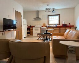 41 Hollywood St., Unit Apt. 1 in Worcester, MA - Building Photo