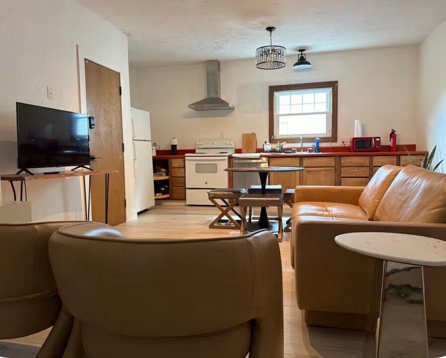 41 Hollywood St., Unit Apt. 1 in Worcester, MA - Building Photo