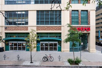 Merchandise Building in Toronto, ON - Building Photo - Building Photo