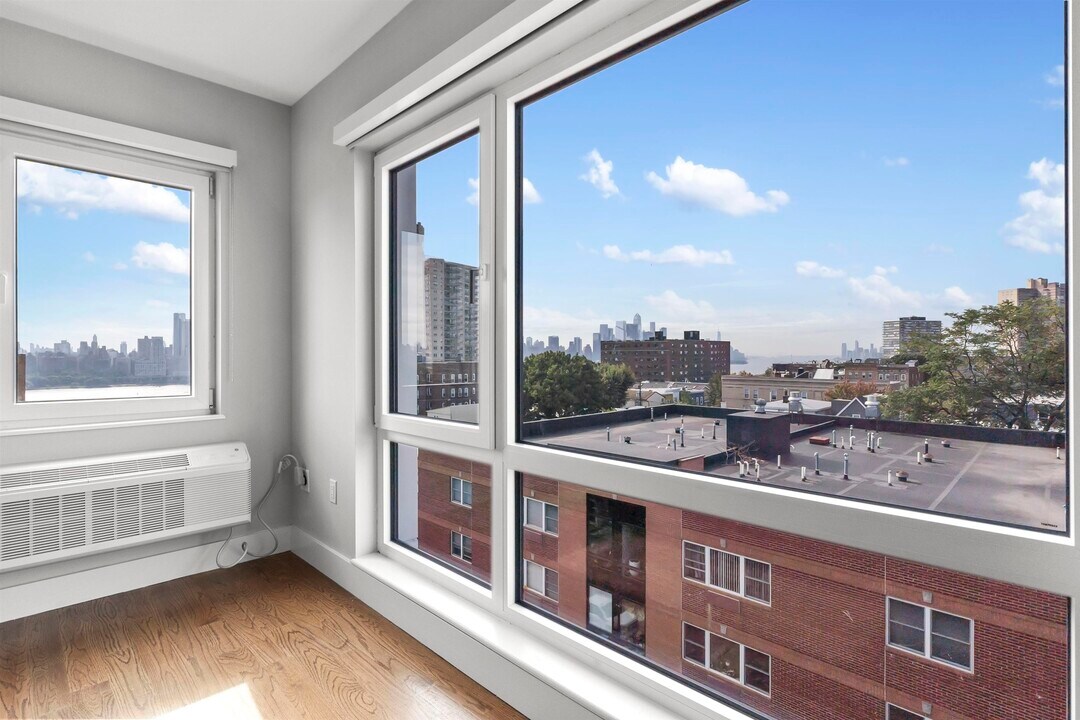 60 68th St in Guttenberg, NJ - Building Photo