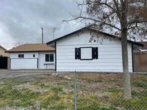 45409 7th St E in Lancaster, CA - Building Photo - Building Photo