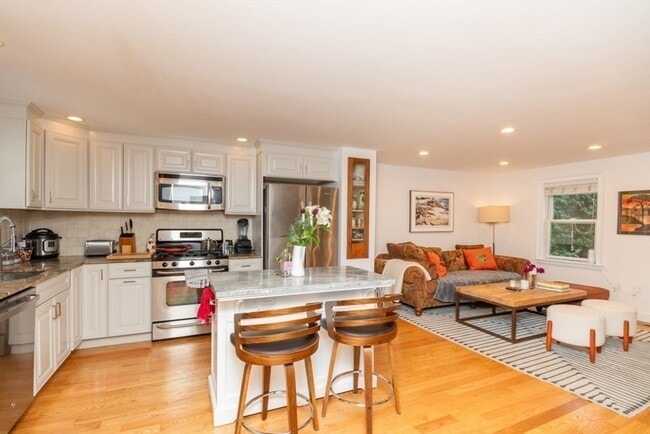 10 Noble Ct, Unit #1