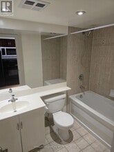 250 Wellington St W in Toronto, ON - Building Photo - Building Photo