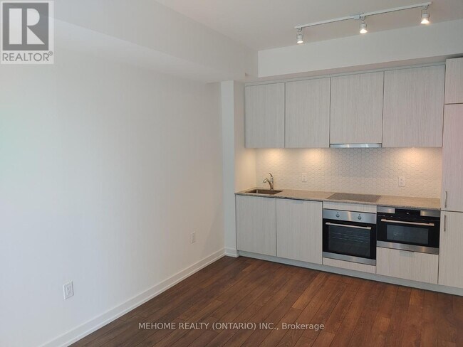 158-1158 Front St E in Toronto, ON - Building Photo - Building Photo