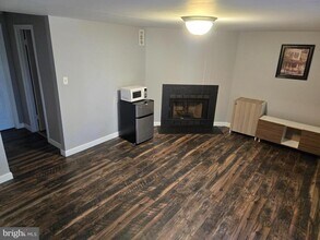 5922 Annaberg Pl in Burke Centre, VA - Building Photo - Building Photo