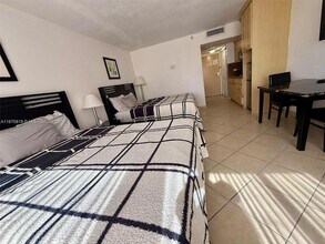 19201 Collins Ave, Unit 241 in Sunny Isles Beach, FL - Building Photo - Building Photo