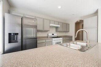6075 Las Nubes Dr in Las Vegas, NV - Building Photo - Building Photo