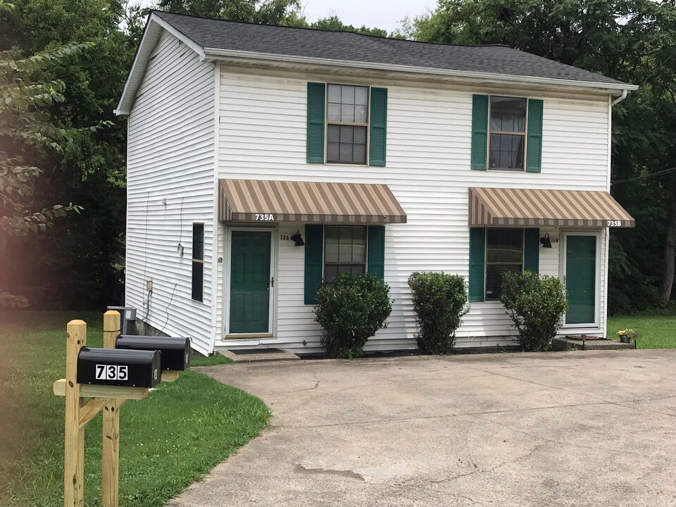 735 Park Cir in Nashville, TN - Foto de edificio