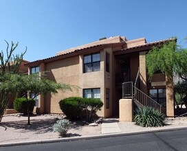 Skyline Villas in Tucson, AZ - Building Photo - Building Photo