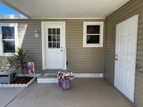 909 Orchid St in Lady Lake, FL - Foto de edificio - Building Photo
