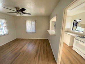 744-744 W Main St in Santa Paula, CA - Building Photo - Building Photo