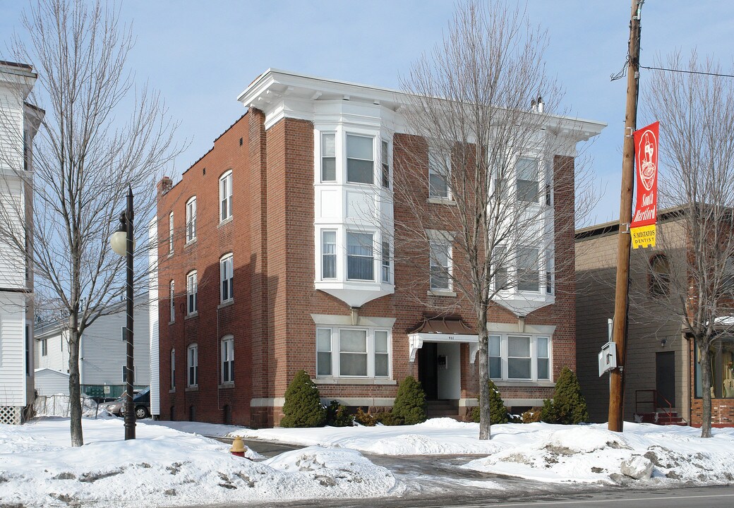 401 Franklin Pl in Hartford, CT - Building Photo