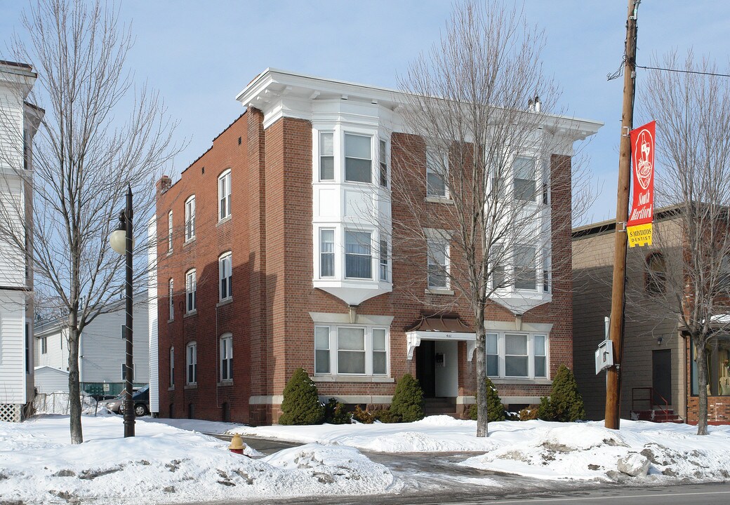 401 Franklin Pl in Hartford, CT - Foto de edificio