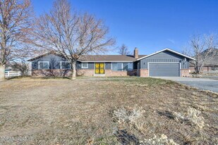430 Calle De La Plata in Sparks, NV - Building Photo