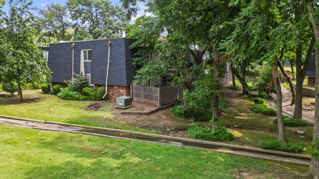 4426 E 68th St, Unit 481 in Tulsa, OK - Foto de edificio - Building Photo