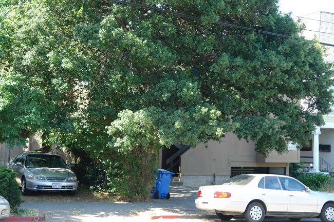 2218 Haste St in Berkeley, CA - Foto de edificio - Building Photo