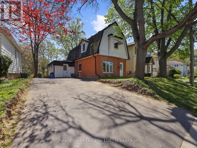 69 Hillview St in Hamilton, ON - Building Photo - Building Photo