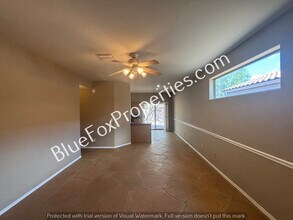 5389 N Willow Thicket Way in Tucson, AZ - Foto de edificio - Building Photo
