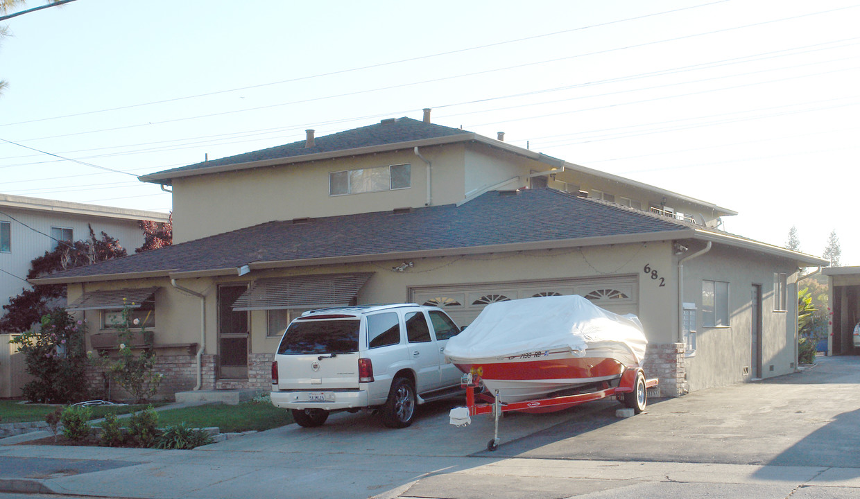 682 Johanna Ave in Sunnyvale, CA - Foto de edificio