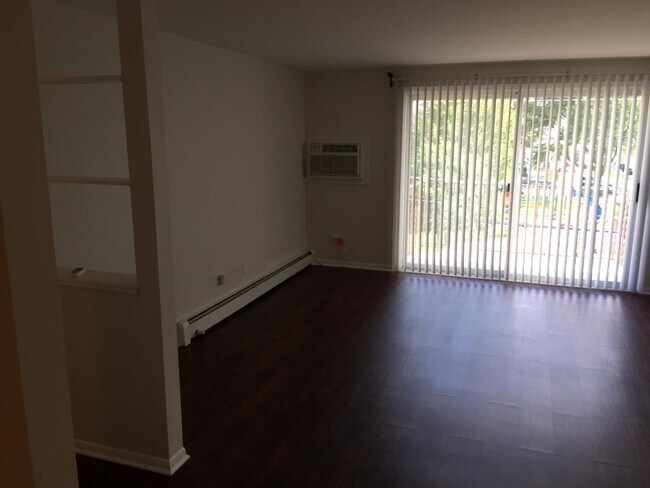 1285 Washington St, Unit #8 in Des Plaines, IL - Foto de edificio - Building Photo