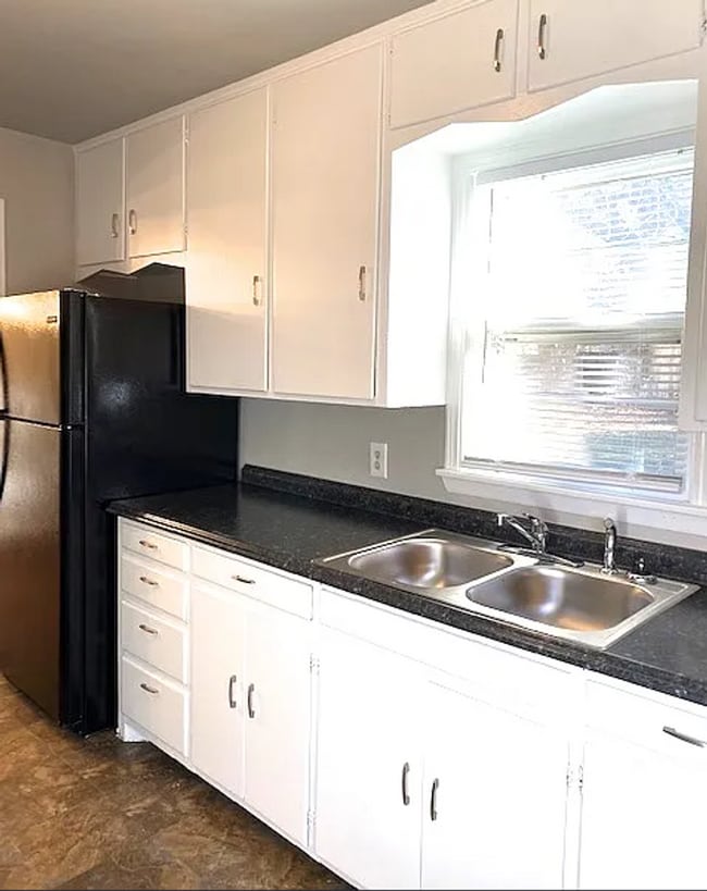 1702 W Britton Rd in The Village, OK - Building Photo - Building Photo