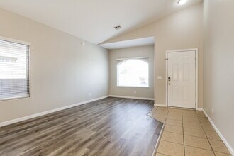 6034 N 68th Dr in Glendale, AZ - Building Photo - Building Photo