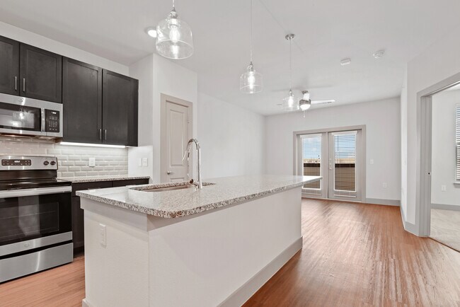 The Sutherland in Grand Prairie, TX - Foto de edificio - Building Photo