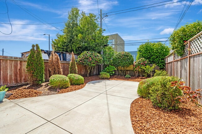 property at 91 Middlefield Dr