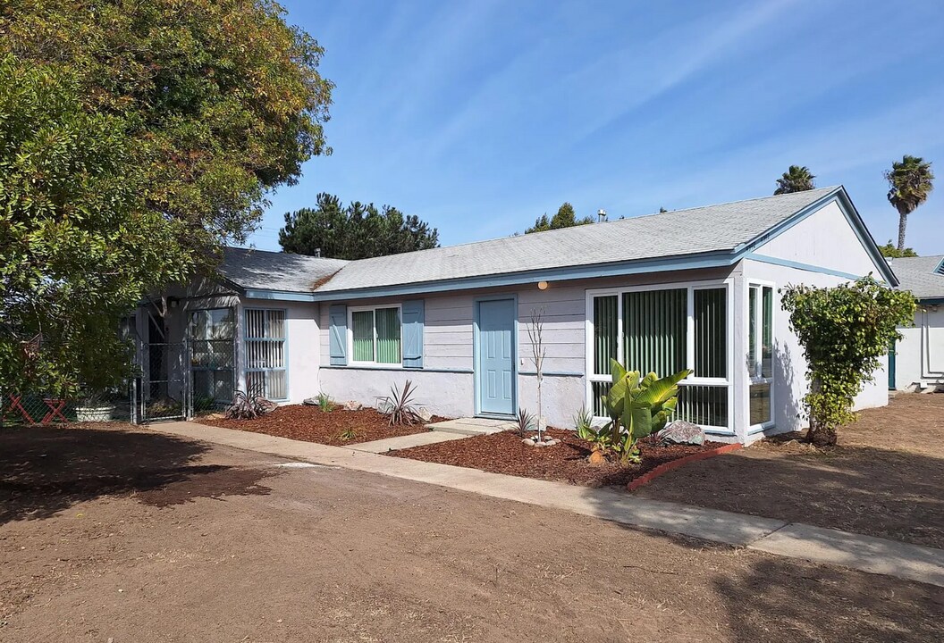 4942 Clairemont Dr in San Diego, CA - Building Photo