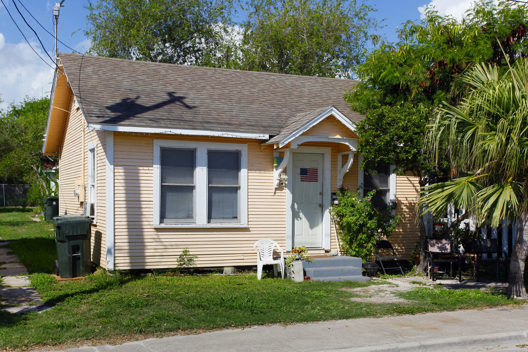 1221-1227B Fifth St in Corpus Christi, TX - Building Photo