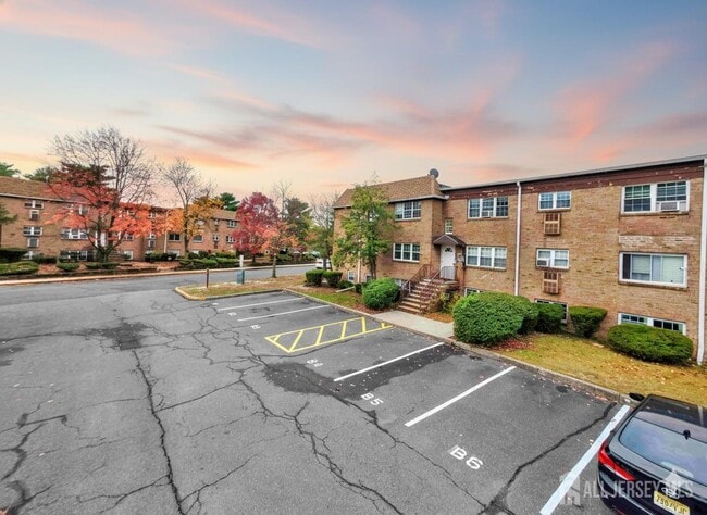 14 College Dr in Edison, NJ - Building Photo - Building Photo