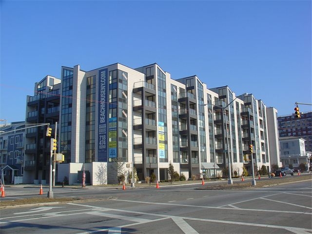 The Beach House in Rockaway Beach, NY - Building Photo