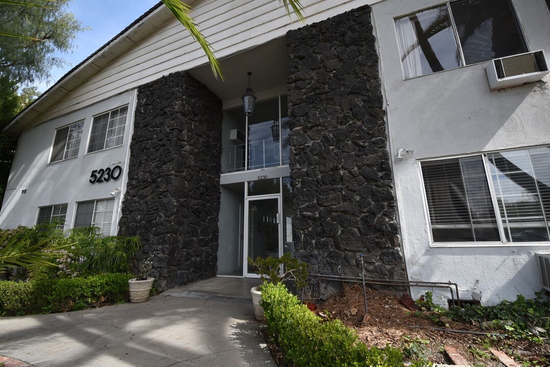 5230 Vesper Ave in Los Angeles, CA - Building Photo