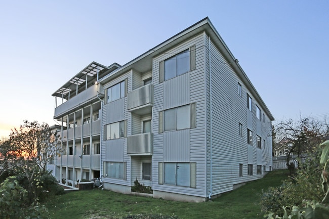 1015 3rd Ave