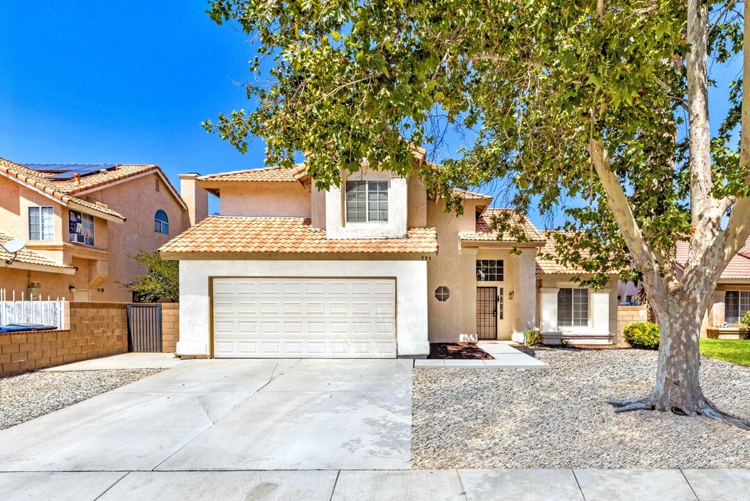 771 E Avenue K7 in Lancaster, CA - Building Photo