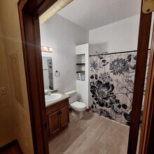 107 W North Water St, Unit 107 D in New London, WI - Foto de edificio - Building Photo