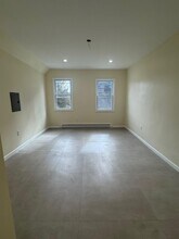 566 Newark Ave, Unit 2 in Jersey City, NJ - Building Photo - Building Photo