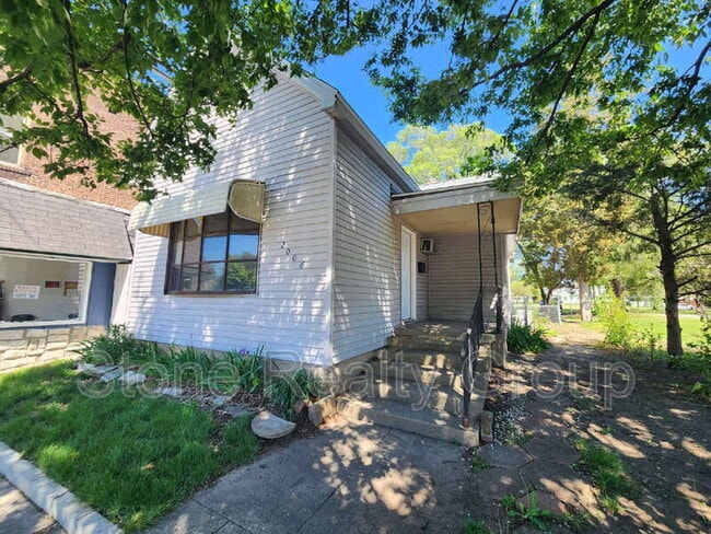 property at 2006 Wabash Ave