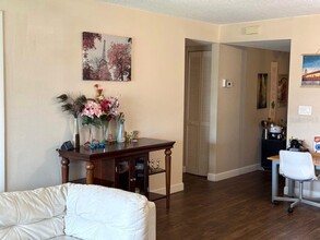 108 Nina Way in Oldsmar, FL - Building Photo - Building Photo