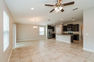 4161 Fishing Creek Ln in Middleburg, FL - Foto de edificio - Building Photo