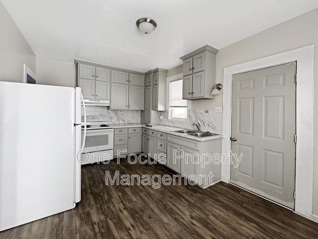 property at 471 W 4th St