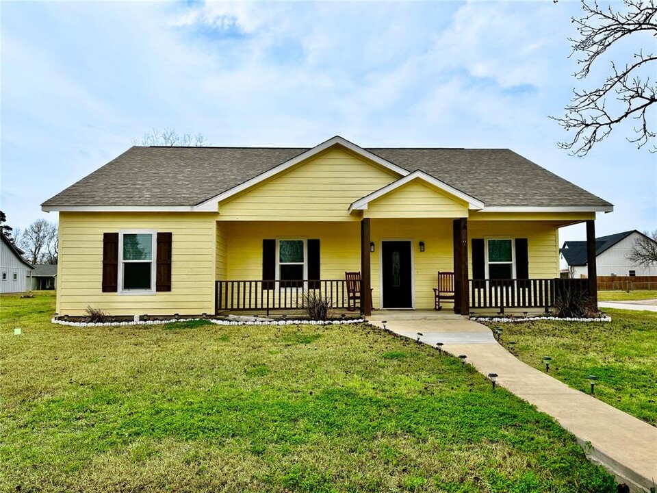 123 Legend Ln in Livingston, TX - Building Photo