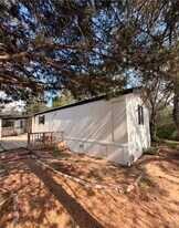 642 Hidden Oaks Dr in Elgin, TX - Building Photo